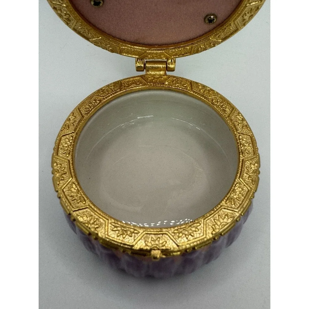 San Francisco Music Box Co White Persian Cat On Green And Purple Pillow Works!